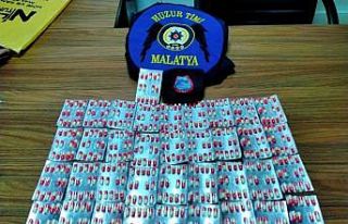 Kovalamaca sonucu yakalanlardan uyuşturucu madde...