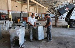 Kozan’da çöp konteynerlerine bakım ve onarım