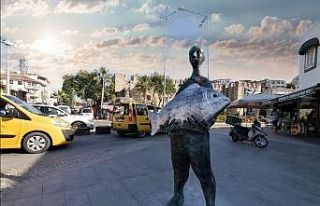 Kuşadası Balıkçılar Meydanı’nı bronz heykeller...