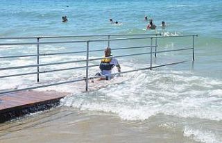Kuşadası’nda engelsiz plajlar oluşturuldu