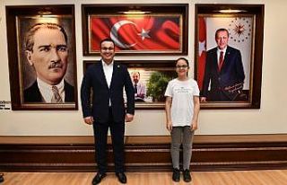 LGS şampiyonları Başkan Kanar’ı ziyaret etti