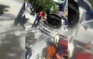Mardin’de seyir halindeki otomobil alev aldı