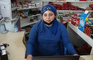 Marketteki yalnız kadına ‘komşuyuz yaz deftere’...