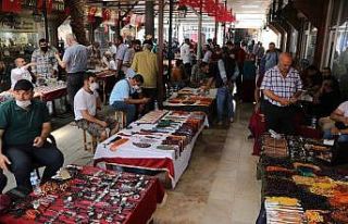 Maskeli tespih pazarı