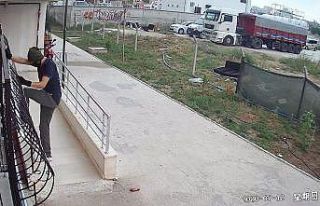 Maskeli ve eldivenli hırsız 16 eve böyle girdi