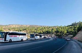 Mersin’de askerleri taşıyan otobüs devrildi:...