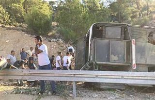 Mersin’de askerleri taşıyan otobüs devrildi:...