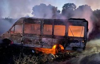 Mersin’de minibüs yangını korkuttu
