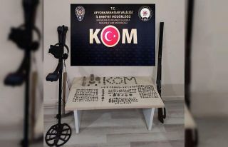 Mezar taşını dahi çalan define avcılarına polis...