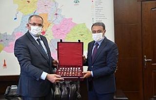 Milli Savunma Üniversitesi Rektörü Afyoncu, Vali...