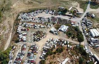 Milyonluk araçlar çürüyor