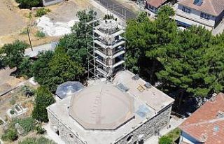 Minare restorasyonu leylekler için durduruldu