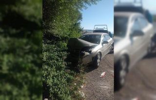 Minibüs ile otomobil çarpıştı: 3 yaralı
