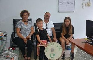Minik davulcu Yağız görenleri şaşırtıyor