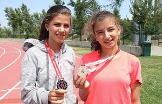 Minik ve yıldız atletler Kongre Kupası için koştu