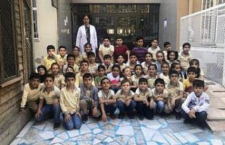 Minikler, öğretmenleriyle para toplayıp yaşlılara...