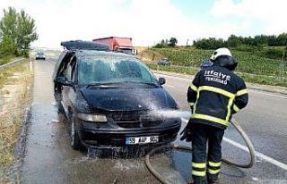Motoru alev alan araca ilk müdahaleyi jandarma yaptı