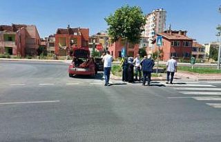 Motosiklet ile otomobil çarpıştı: 2 yaralı