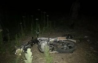 Motosiklet şarampole yuvarlandı: 2 Yaralı