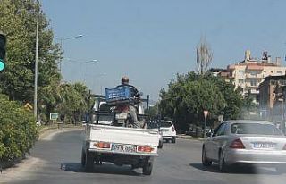 Motosiklet üzerinde ilginç yolculuk