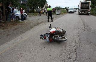 Motosiklet yayaya çarptı: 2 yaralı
