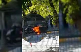 Motosiklet yolun ortasında alev alev yandı
