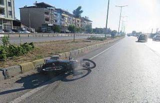 Motosikleti ile yayaya çarpan belediye personeli...