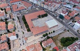 Nevşehir’de şehir merkezinde okul bahçeleri otopark...