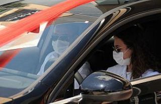 Nişan yüzüğü almaya geldiler son model otomobil...