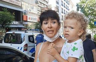 Nişantaşı’nda bebeğiyle restoranda oturan kadına...