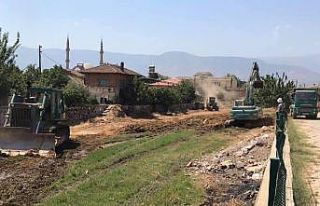 Ödemiş’te dere yatağı temizliği