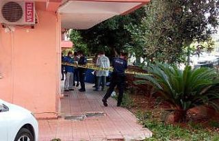 Önce bebeğini, daha sonra da kendini aşağıya...