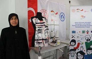 Önce Türkçe öğrendi, şimdi hayali terzi olmak