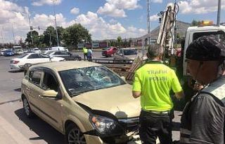 Otomobil ile motosiklet çarpıştı: 1 kişi ağır...