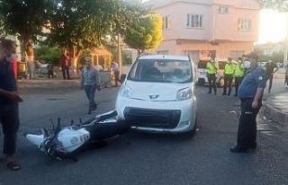 Otomobil ile motosiklet çarpıştı: 2 yaralı