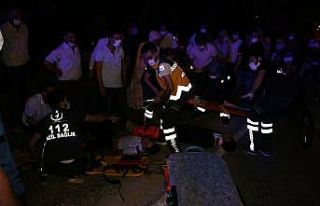 Otomobil ile motosiklet kafa kafaya çarpıştı:...