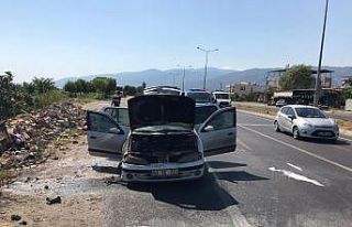 Otomobil seyir halindeyken alev aldı