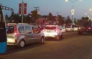 Otomobil yayaya çarptı, yaralı yakınları sürücüye...