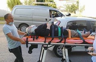 Otomobilin çarptığı kadın yaralandı