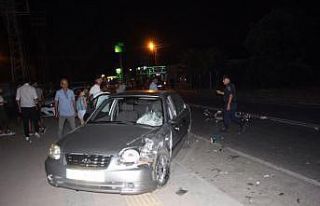 Otomobille çarpışan motosikletin sürücüsü yaralandı