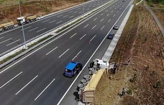 (Özel) Kuzey Marmara Otoyolu’nda hafriyat kamyonu...