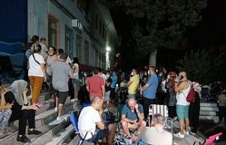 (Özel) Veliler en iyi öğretmeni seçmek için geceden...