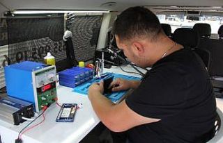 Pandemi sebebiyle dükkanını arabaya sığdırdı