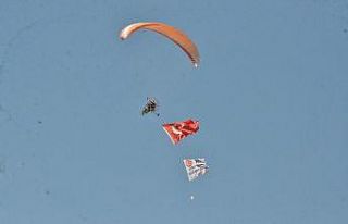 Paramotorla 15 Temmuz şehitleri anısına saygı...