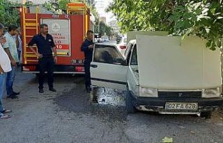 Park halindeki otomobil yandı