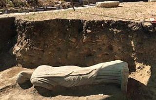 Perge Antik Kenti’nde kadın heykeli bulundu