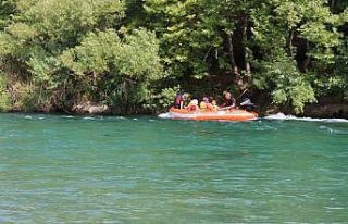 Piknik yaparken suda mahsur kaldılar