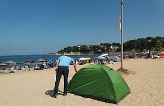 Plajlarda maske ve sosyal mesafeye dikkat