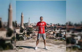 Podolski’den ’Antalyaspor’da mutluyum’ paylaşımı