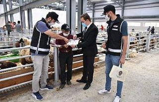 Polis kurban pazarında sahte para konusunda uyardı